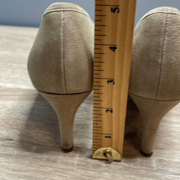 Franco Sarto Dew Perforated Kitten Heel Shoes Nude Genuine Suede Pointed Toe 9 - Picture 8 of 9